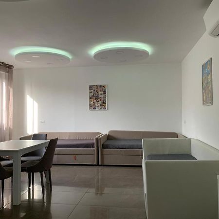Mondo Suites Apartments نابولي المظهر الخارجي الصورة