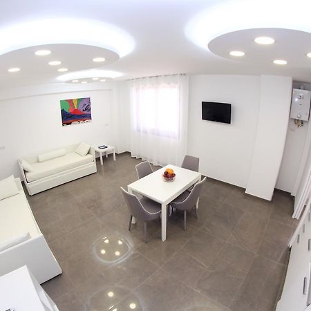 Mondo Suites Apartments نابولي المظهر الخارجي الصورة