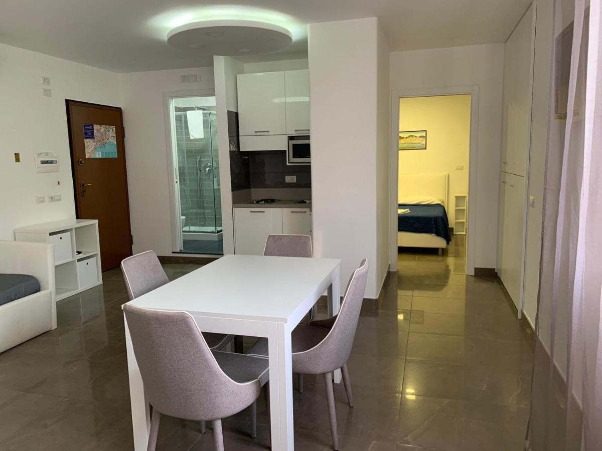 Mondo Suites Apartments نابولي المظهر الخارجي الصورة